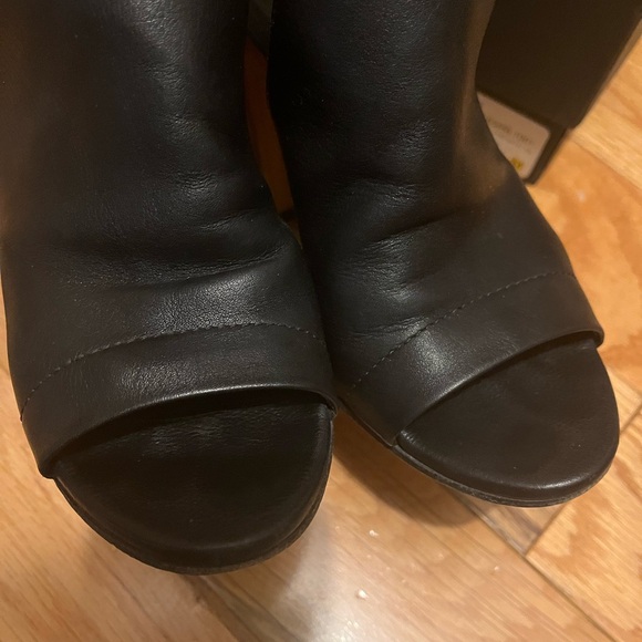 VINCE Addie booties - Picture 7 of 10